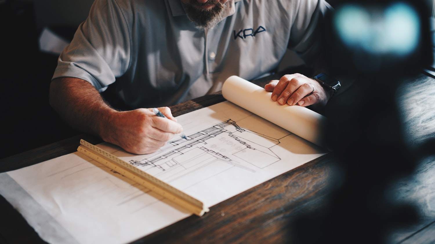 Plans de construction sur la table à dessin